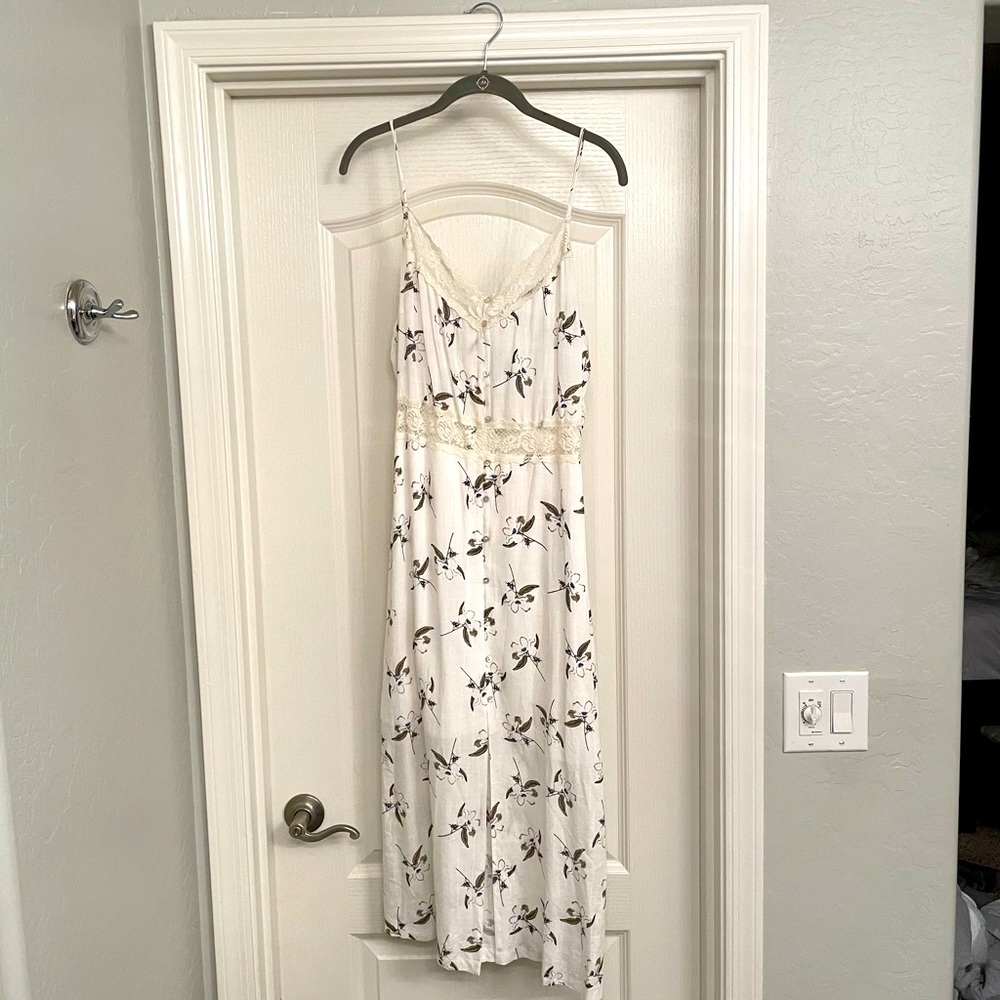 Lush White, Floral Midi Dress- size Large